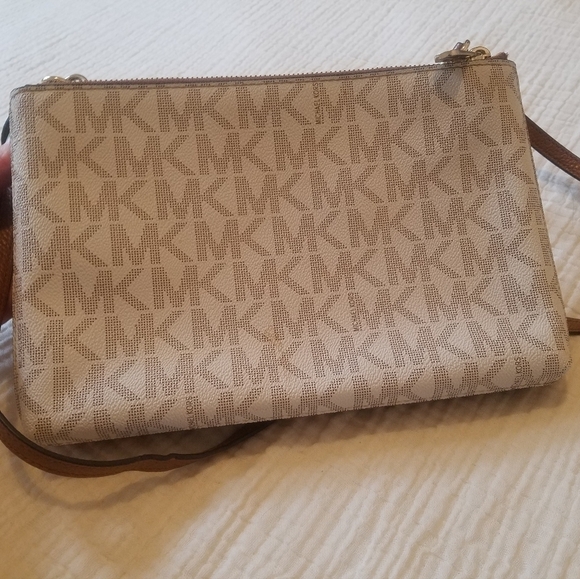 Michael kors Dual colored Bag - Picture 8 of 11